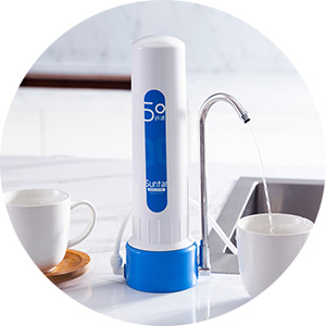 凈水機(jī)，有的凈水機(jī)使用的是黑金膜（石墨烯膜），有的是陶瓷膜供用戶(hù)選擇。